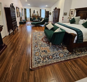 1 bedroom, premium bedding, pillow-top beds, iron/ironing board - Stone Manor Boutique Inn (Lovettsville)
