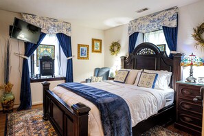 Suite de lujo, 1 cama de matrimonio, bañera de hidromasaje, vistas al jardín | 1 dormitorio y ropa de cama de alta calidad