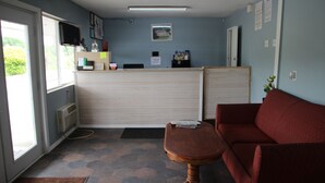 Interior entrance - Frontier Motel (Kingdom City)