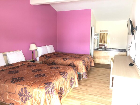 Escrivaninha, ferros/tábuas de passar roupa, Wi-Fi de cortesia