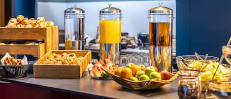 Daily buffet breakfast (GBP 20 per person)