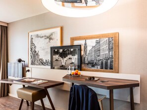 Studio, 2 Single Beds | In-room safe, desk, laptop workspace, blackout curtains