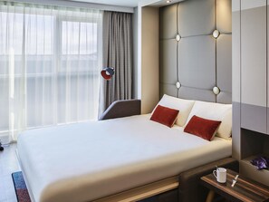 Studio, 1 Double Bed | In-room safe, desk, laptop workspace, blackout curtains