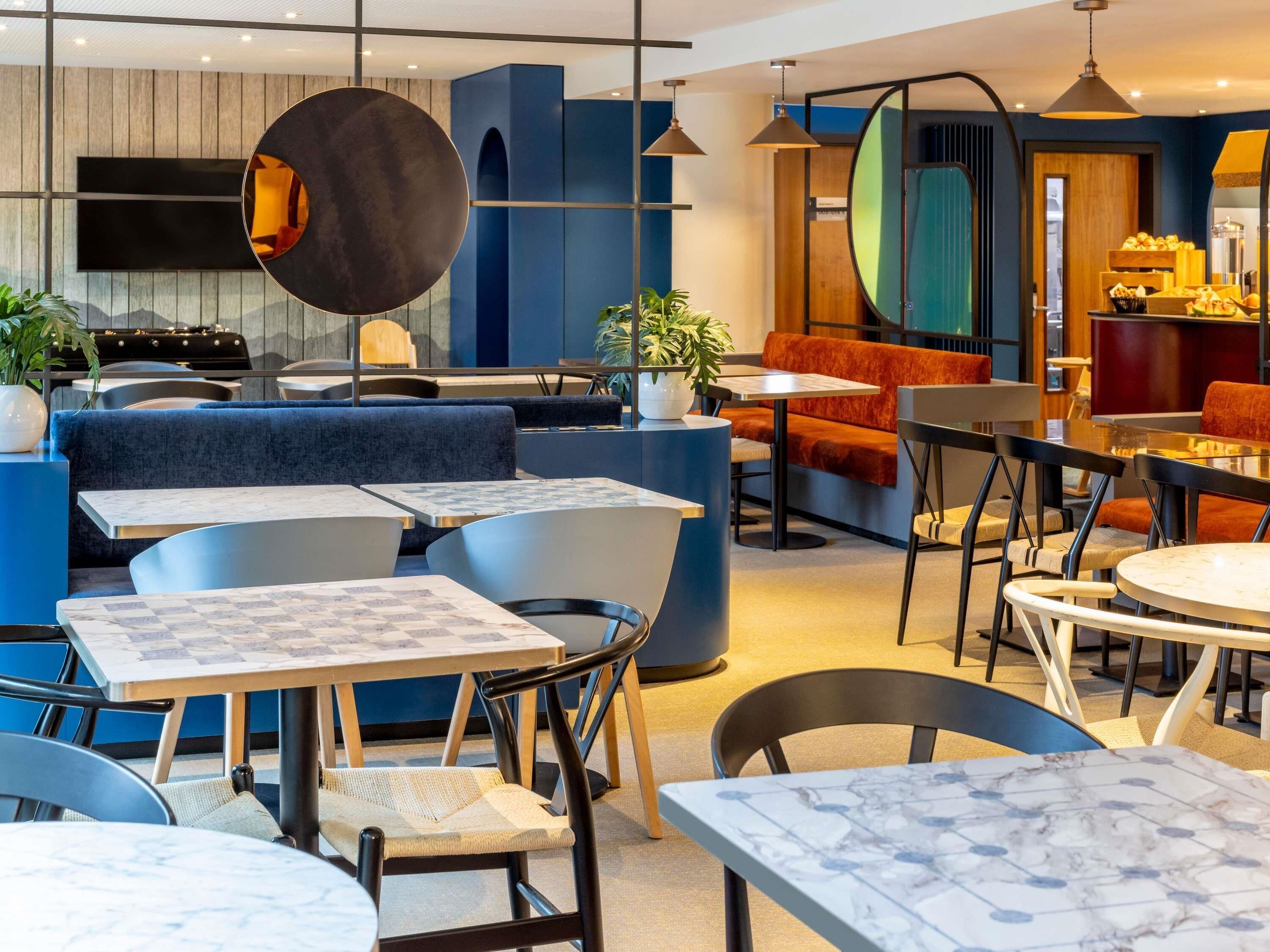 Daily buffet breakfast (GBP 20 per person)