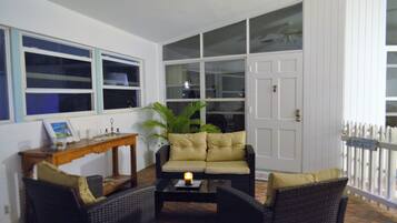 Deluxe-Apartment, 2 Schlafzimmer, Küche | Terrasse/Patio