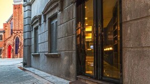 A building with large windows and a brick facade. - Narada Boutique Hotel (Wuhan)
