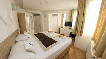 Doppia Basic | Una scrivania, insonorizzazione, ferro/asse da stiro, Wi-Fi gratuito