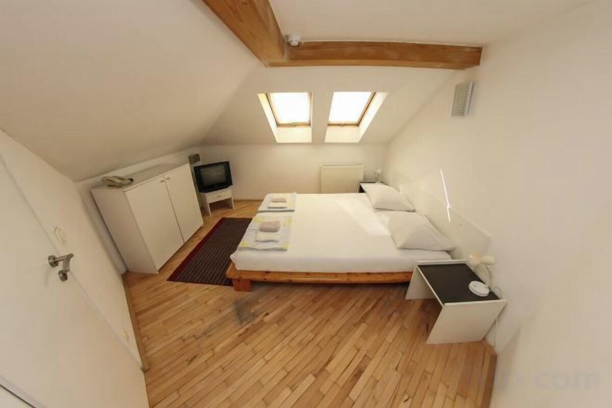 Desk, soundproofing, iron/ironing board (on request), WiFi (free)