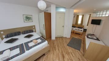 Apartamento básico | Escrivaninha, quartos à prova de som, ferros/tábuas de passar roupa