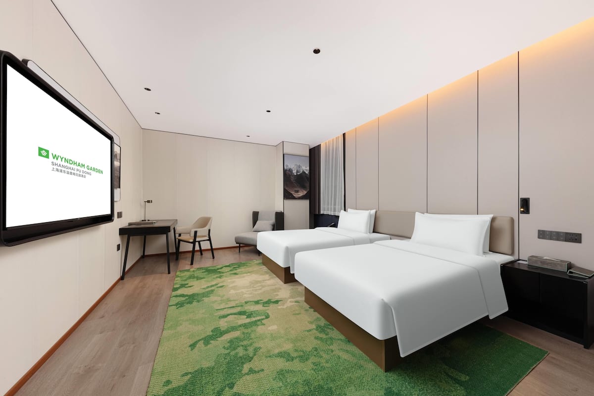 Standard Room, 2 Twin Beds | Premium bedding, pillowtop beds, minibar, in-room safe