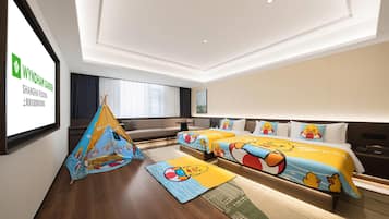 Deluxe-Zimmer, Mehrere Betten (Family) | Hochwertige Bettwaren, Pillowtop-Betten, Minibar, Zimmersafe