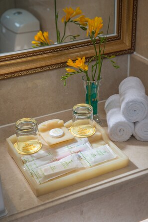 Bathroom amenities - Vienna Hotel (Shanghai)