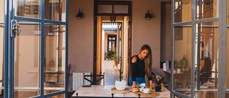 Free daily buffet breakfast