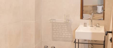A bathroom with a toilet, bidet, and sink.