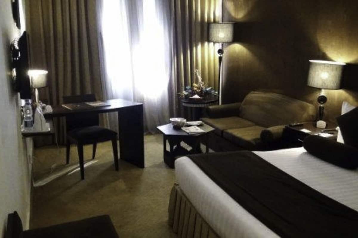 Minibar, desk, free WiFi