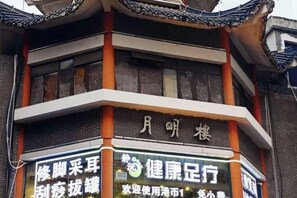 تفاصيل الفندق من الخارج