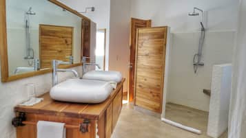 Deluxe Villa, 4 Bedrooms, Ocean View, Oceanfront | Bathroom | Shower, free toiletries, hair dryer, towels