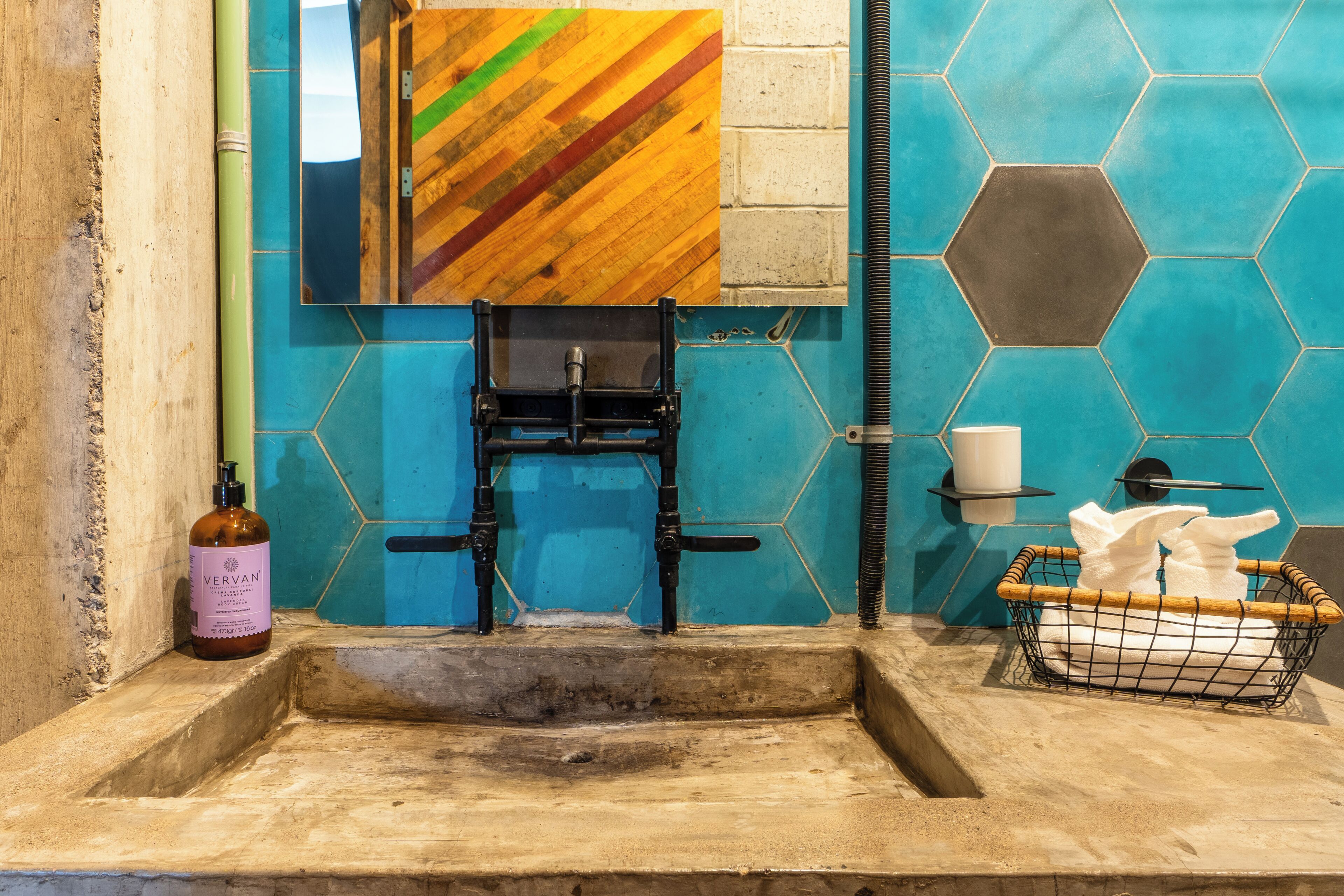 loft 3 | bathroom | shower, free toiletries, hair dryer, towels