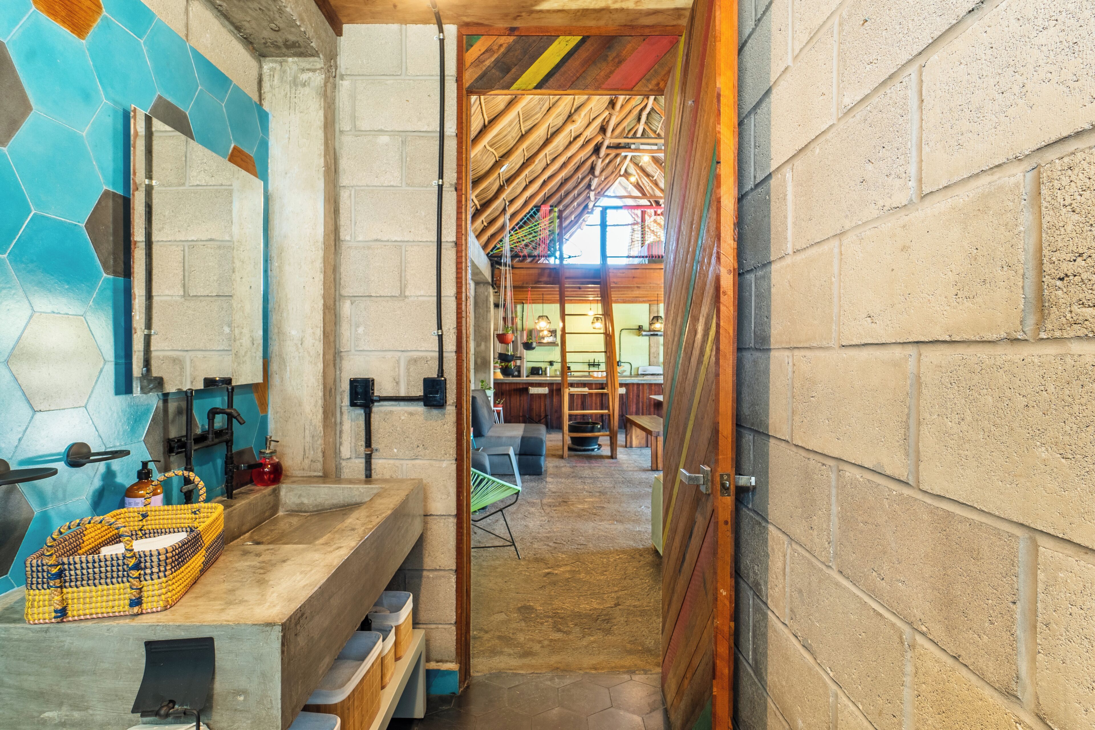 loft 7 | bathroom | shower, free toiletries, hair dryer, towels