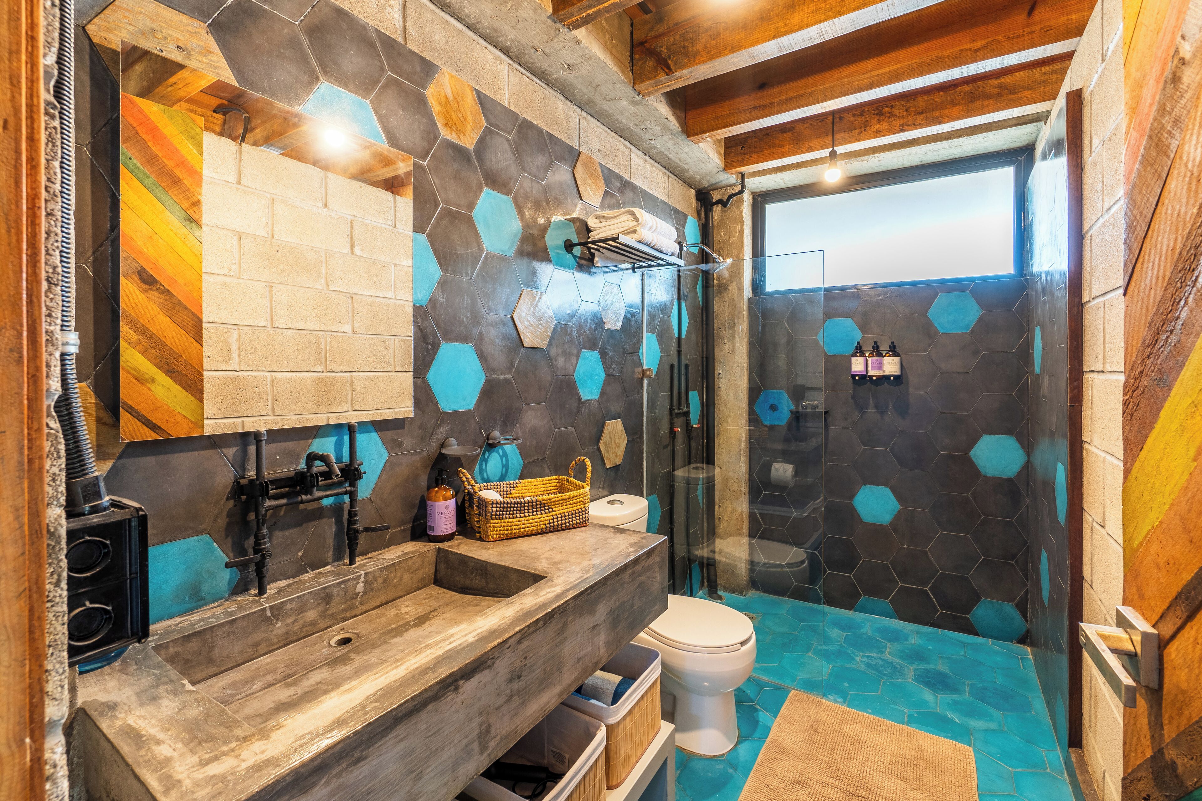 loft 6 | bathroom | shower, free toiletries, hair dryer, towels