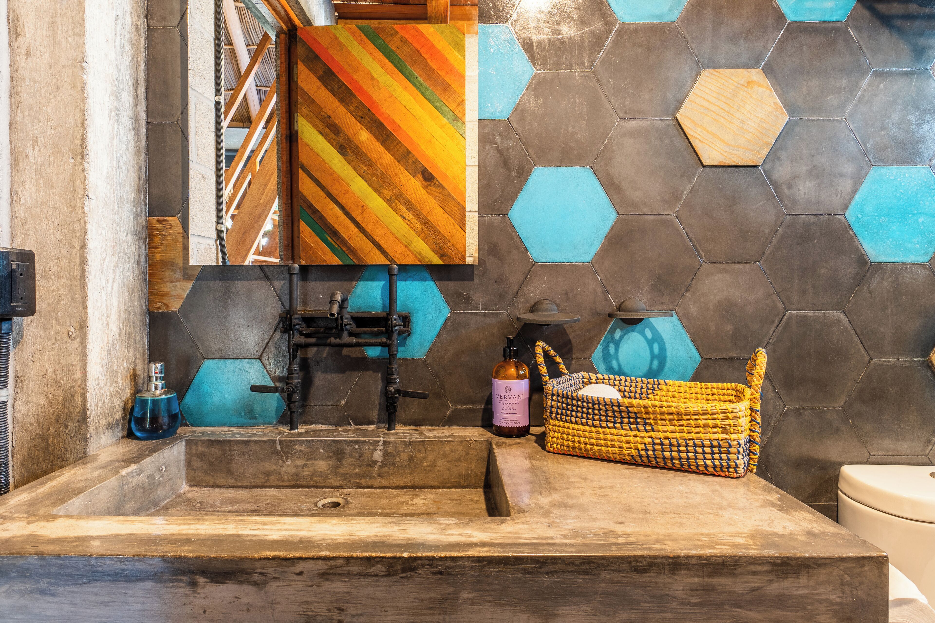 loft 6 | bathroom | shower, free toiletries, hair dryer, towels