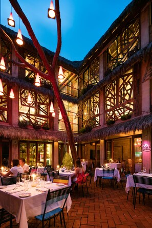 Family dining - Papelillo Lofts (Sayulita)