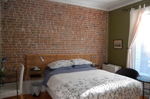 Cribs/infant beds, rollaway beds, free WiFi - Le Simone Bed & Breakfast (Montreal)