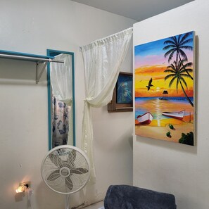 Comfort Double Room, 1 Bedroom, Ensuite, Ground Floor - Hacienda Tropical Guest House (Belmopan)