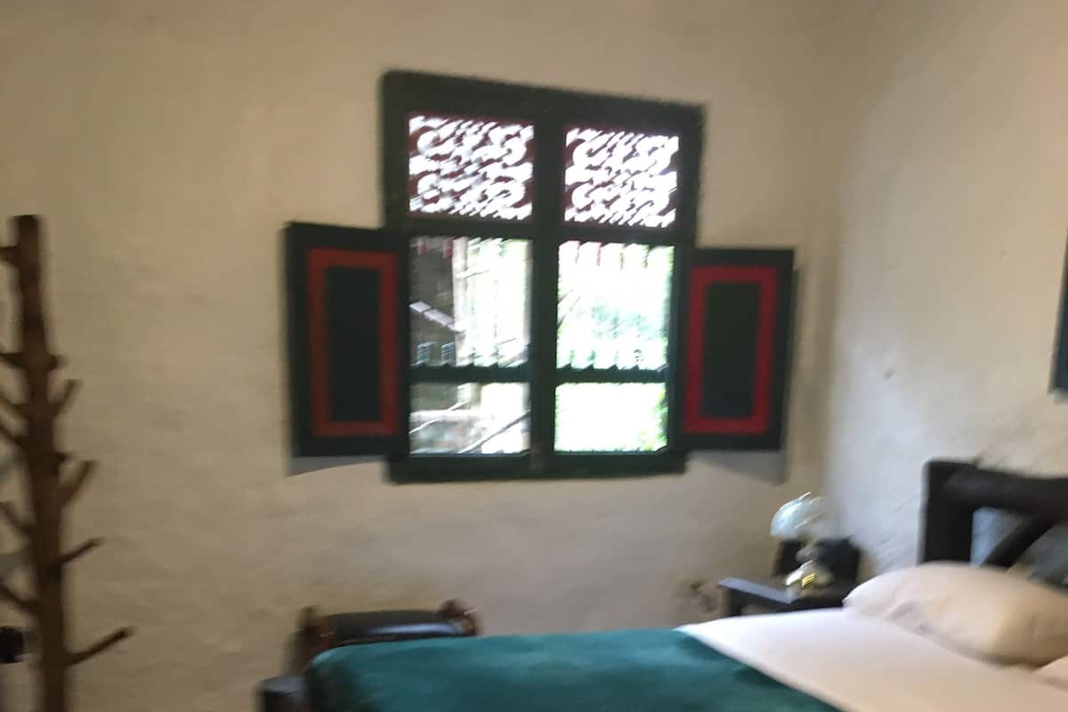 Standard Room, 1 Queen Bed, Ensuite, Ground Floor | 1 bedroom, hypo-allergenic bedding, individually decorated