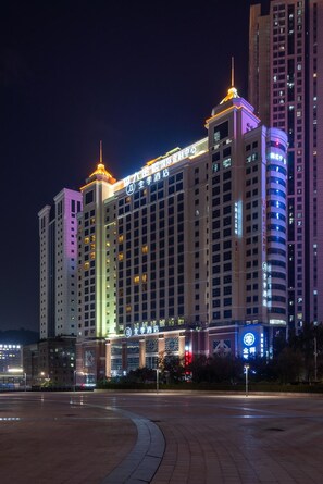 A multi-story hotel with illuminated signage and a prominent entrance. - JI Hotel Guangzhou Tianhe East Railway Station (Guangzhou)