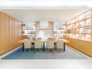 A modern dining area with a wooden table, four chairs, and a blue carpet. - JI Hotel Guangzhou Tianhe East Railway Station (Guangzhou)