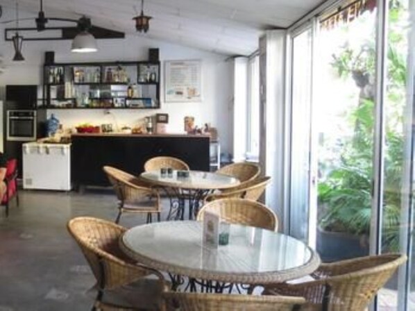 Breakfast, lunch, dinner served; international cuisine - Goldie Guesthouse (Phnom Penh)