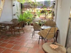 Breakfast, lunch, dinner served; international cuisine - Goldie Guesthouse (Phnom Penh)