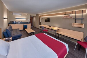 Habitación superior, 1 cama de matrimonio con sofá cama | Escritorio, cortinas opacas, tabla de planchar con plancha y wifi gratis