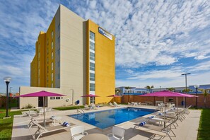 Outdoor pool - City Express by Marriott Rosarito (Playas de Rosarito)