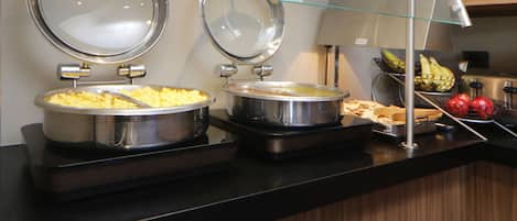 Tägliches inbegriffenes kontinentales Frühstück