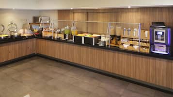 Tägliches inbegriffenes kontinentales Frühstück