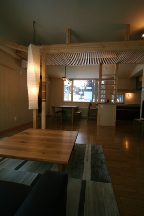 Full-size fridge, microwave, stovetop, electric kettle - Forest View (Furano)