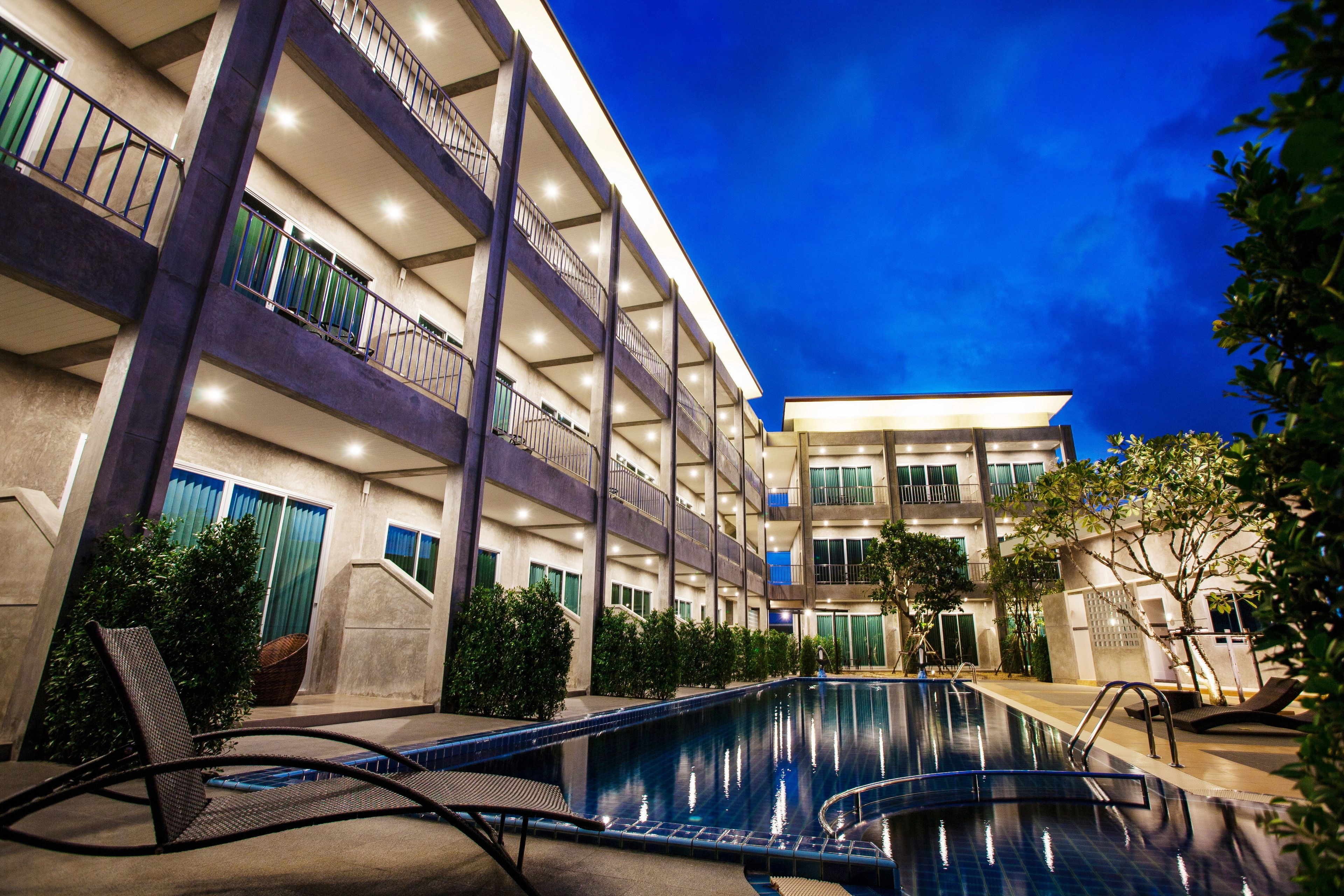 outdoor pool, pool umbrellas, pool loungers