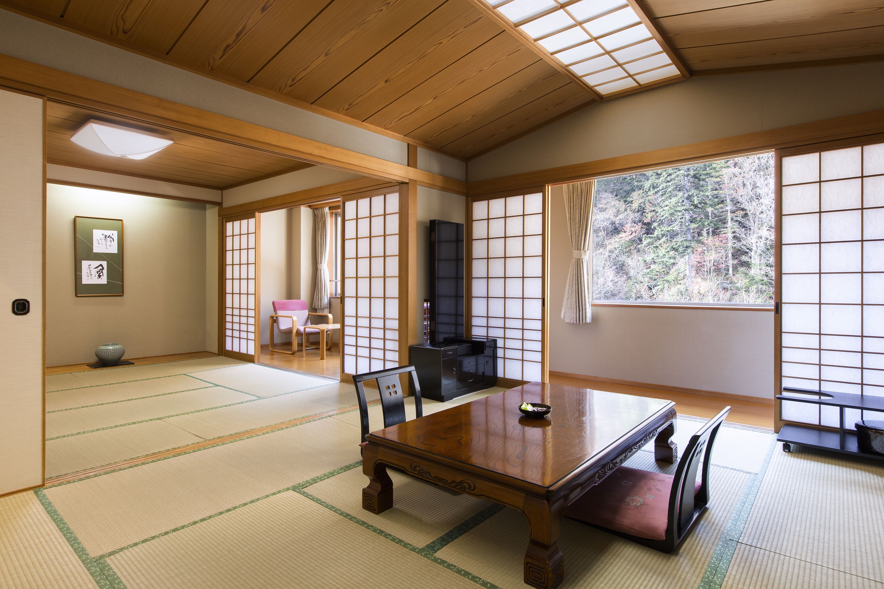 セーフティボックス (室内)、WiFi (無料)、ベッドシーツ