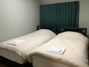 Apartment, Nichtraucher, Bergblick | 2 Schlafzimmer, schallisolierte Zimmer, Bügeleisen/Bügelbrett