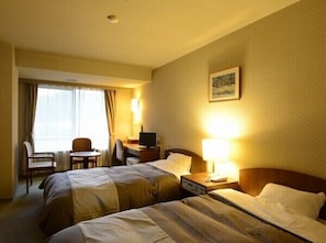 Standard Twin Room, Non Smoking | Desk, free WiFi, bed sheets