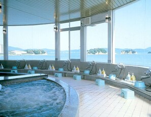 Bain à remous intérieur