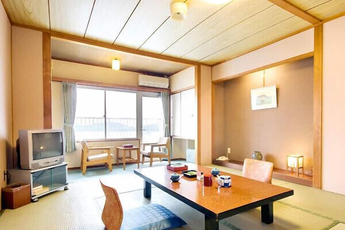 Chambre Tradition, salle de bains commune (Standard Japanese Style) | Coffres-forts dans les chambres, fer et planche à repasser
