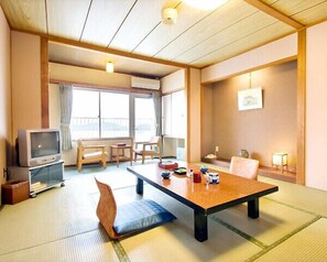 Chambre Tradition, salle de bains commune (Standard Japanese Style) | Coffres-forts dans les chambres, fer et planche à repasser