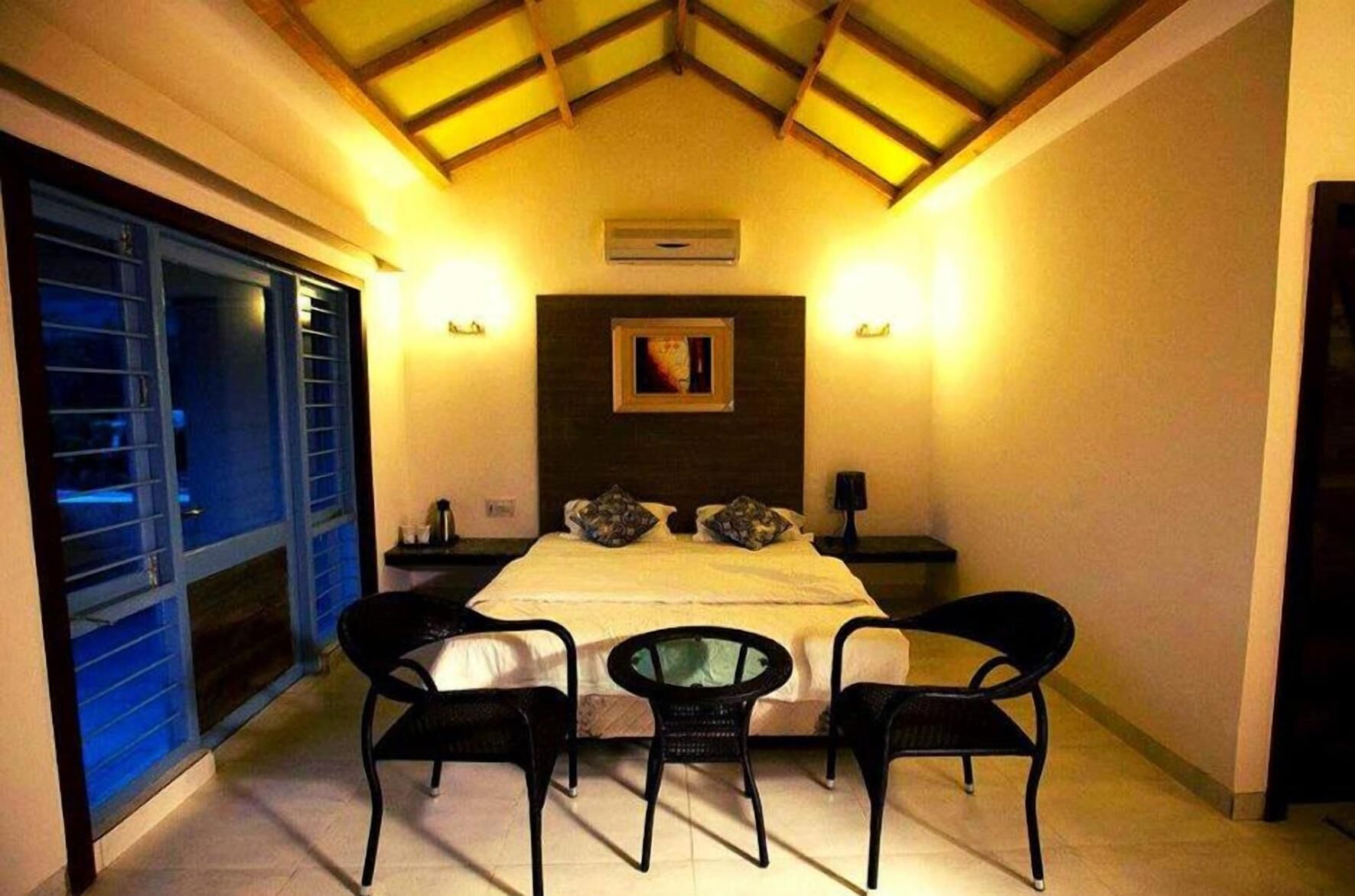 1 bedroom, premium bedding, in-room safe, desk