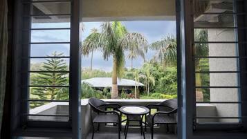 Premium Room, 1 Queen Bed, Garden View | Terrace/patio