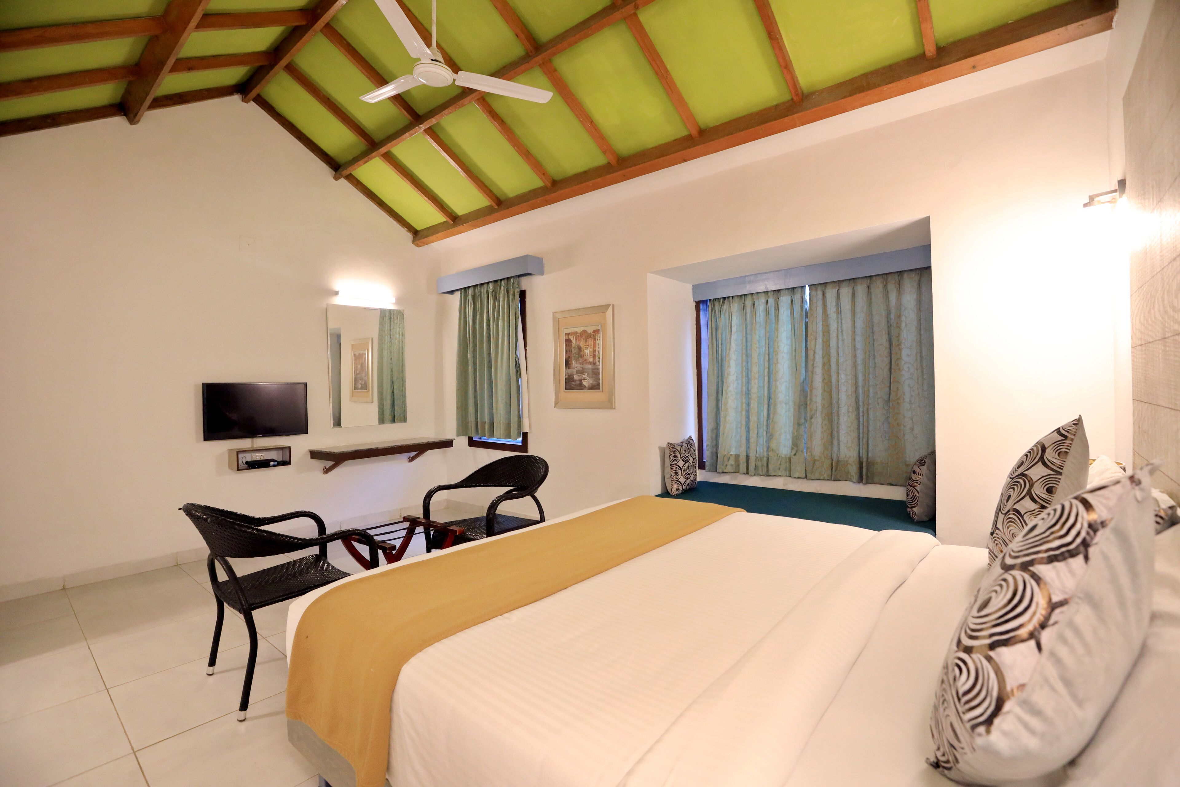 1 bedroom, premium bedding, in-room safe, desk