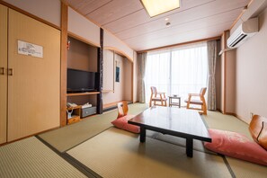 Standard Japanese Style Room, Shared Bathroom | In-room safe - Beachside Hotel Kashimaso (Tonosho)