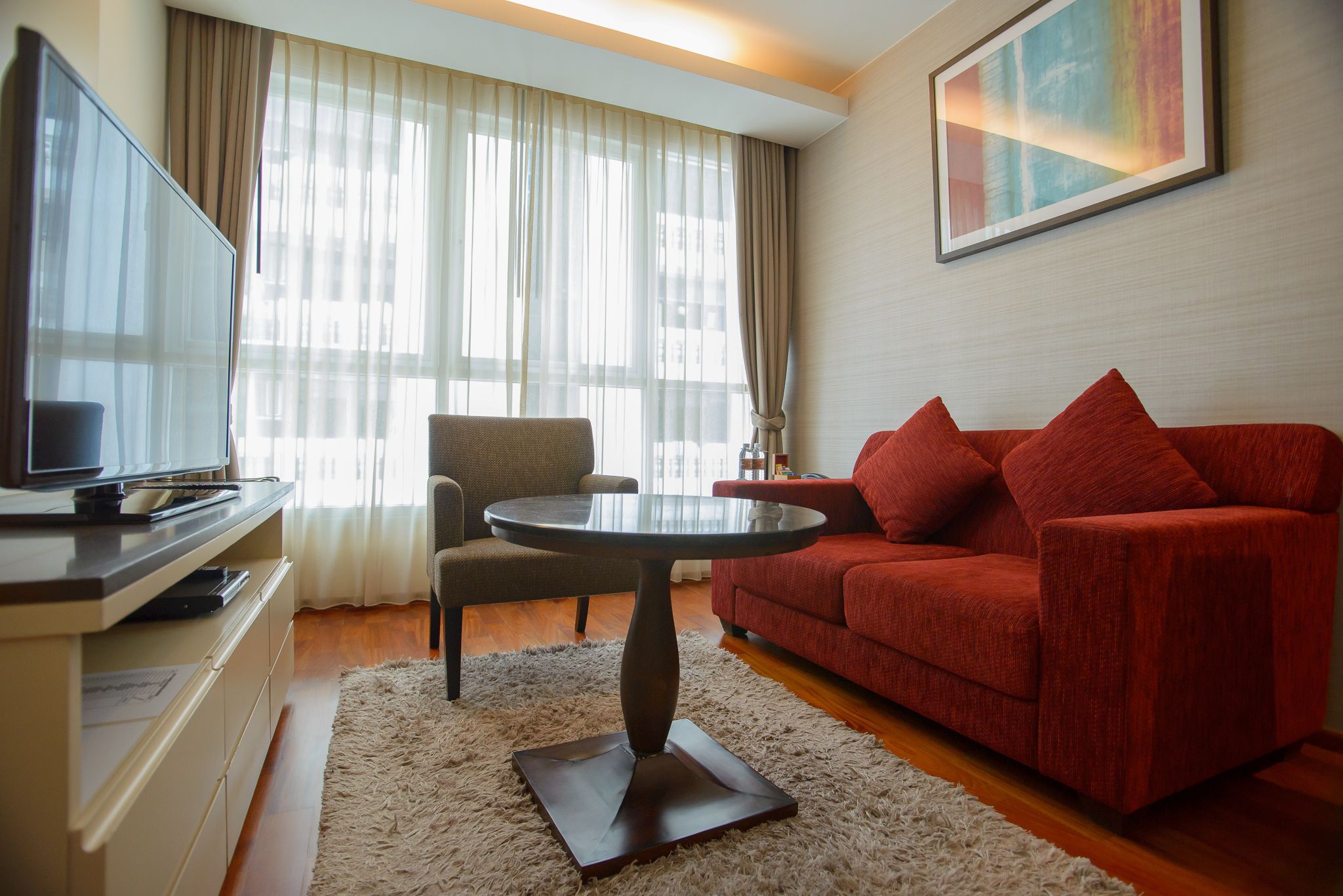deluxe room, 1 bedroom | living area | flat-screen tv